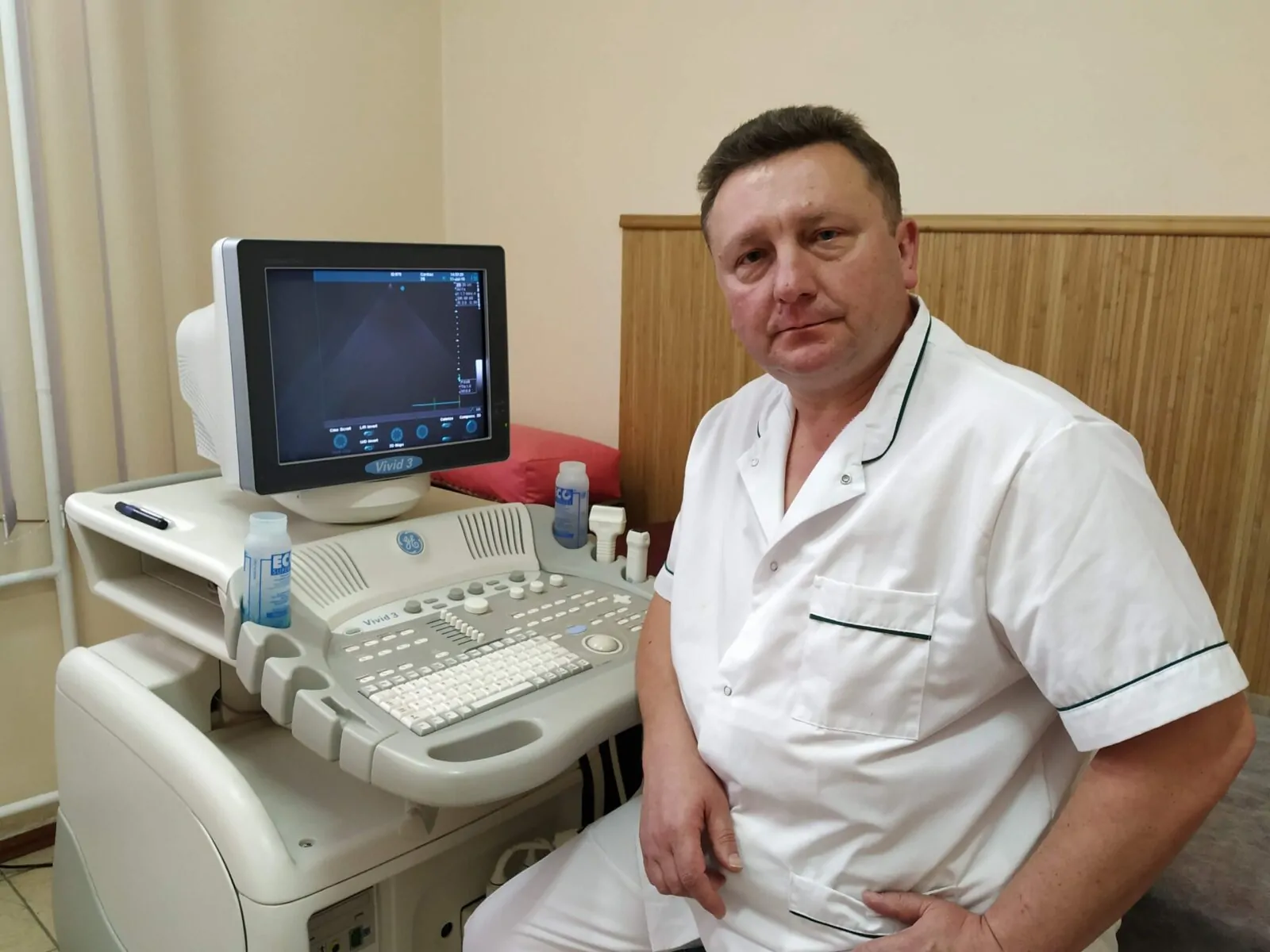 доктор-хирург высшей категории, доктор-УЗД Пятничка Олег Зиновьевич.